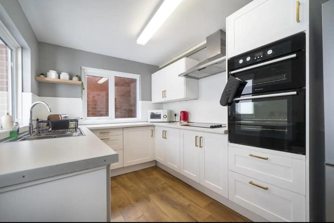 Cosy 2 Bedroom Town House Close To City Centre Белфаст Экстерьер фото