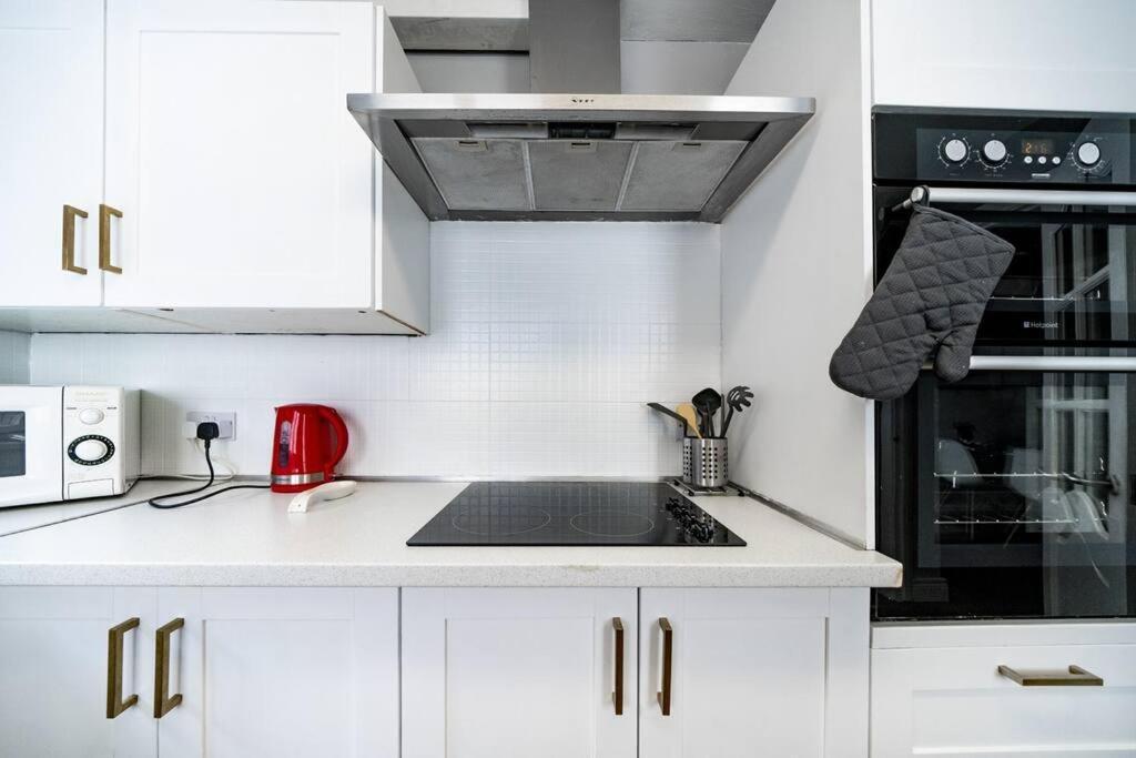 Cosy 2 Bedroom Town House Close To City Centre Белфаст Экстерьер фото
