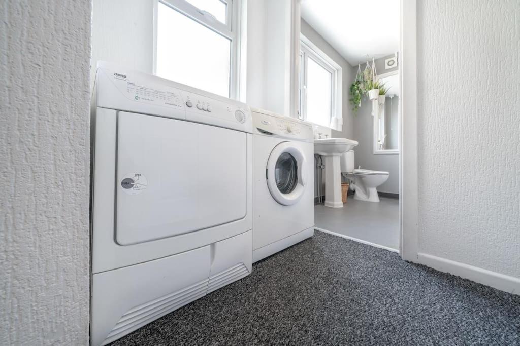 Cosy 2 Bedroom Town House Close To City Centre Белфаст Экстерьер фото